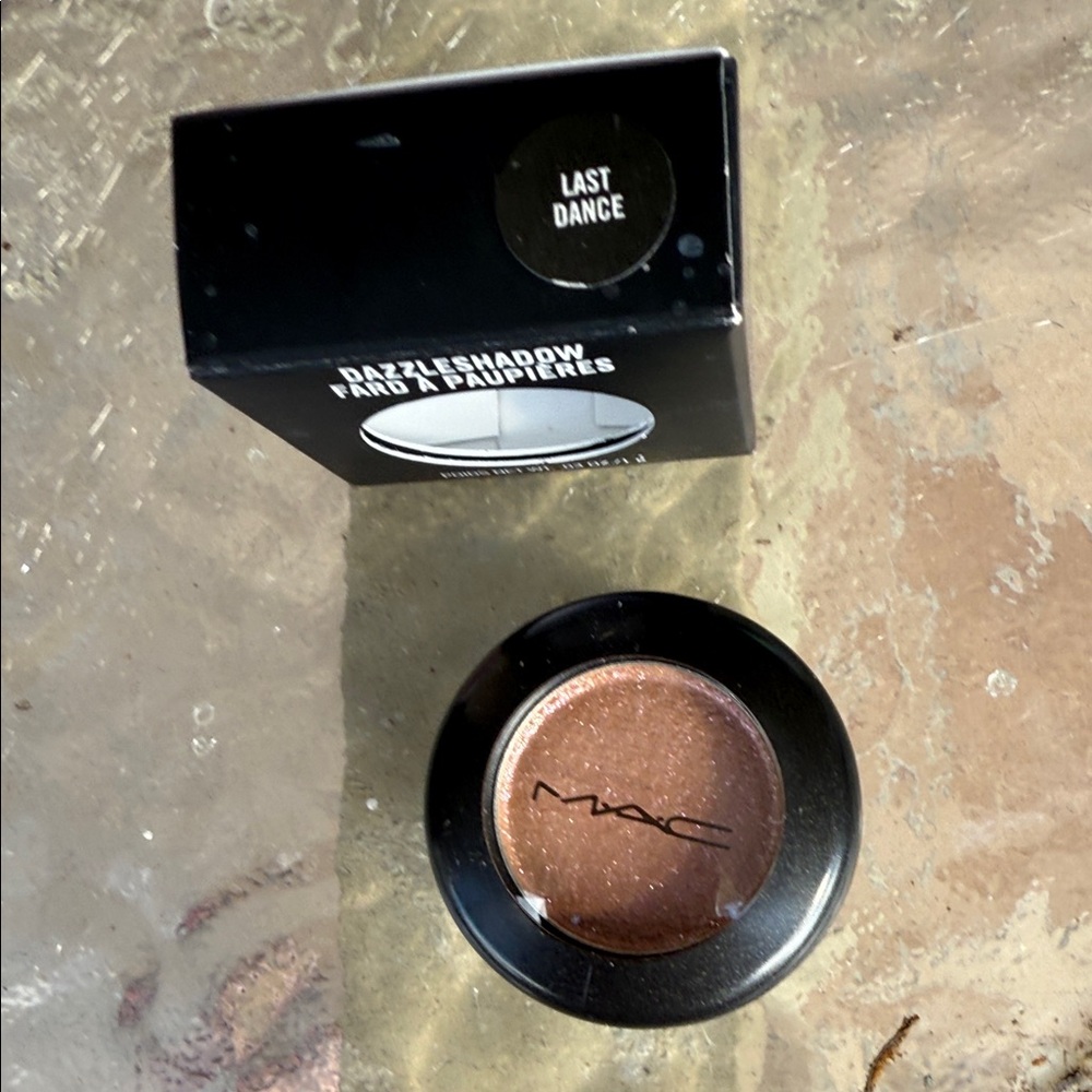 MAC Cosmetics Dazzleshadow in Last Dance - Shimmering Brown